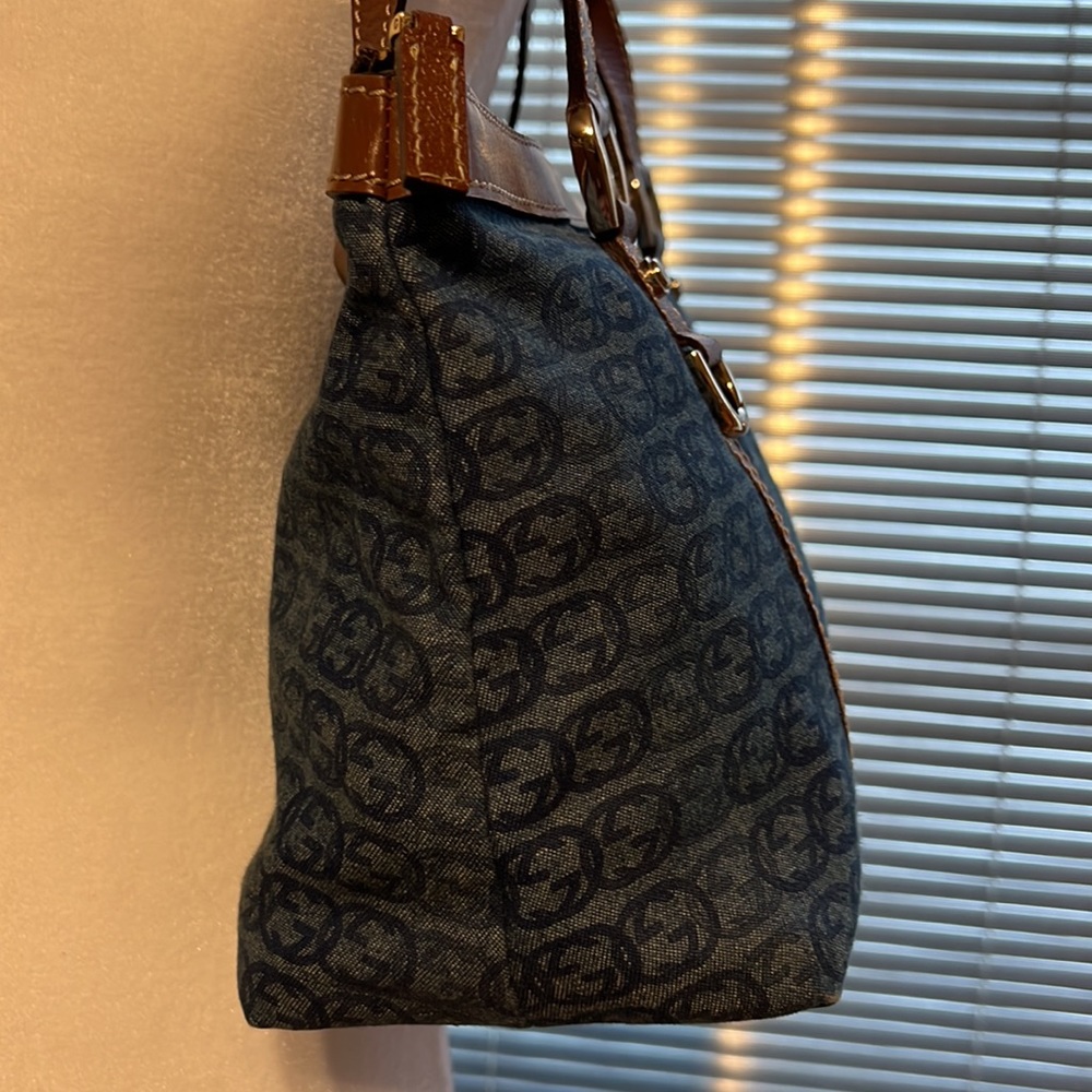 Gucci logo blue canvas with leather trim. - Picture 2 of 9